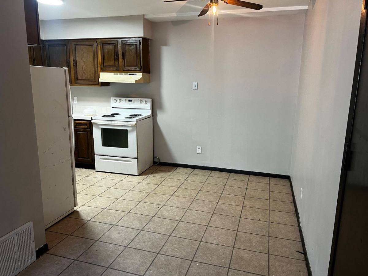 Apartment for rent at 1630 W 42nd St, Davenport, IA 52806