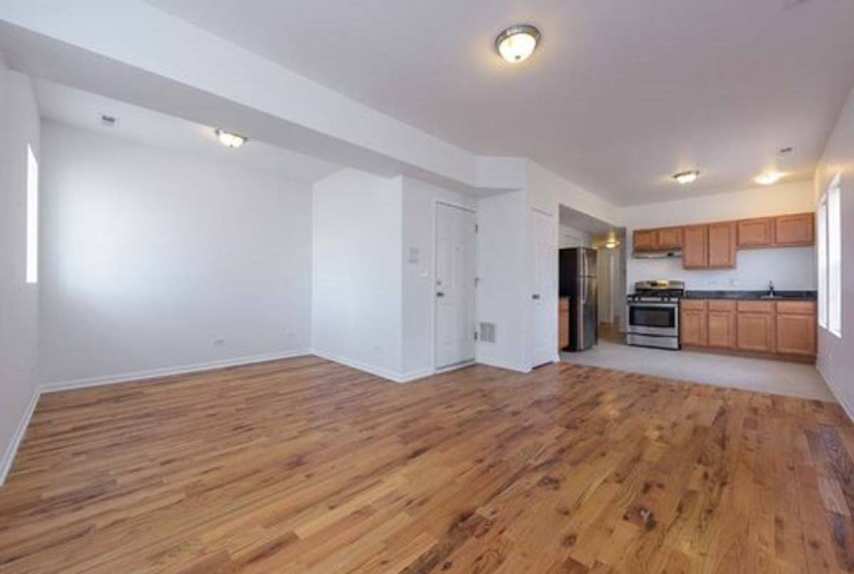 Apartment for rent at 2721 E 75th Place, Chicago, IL 60649