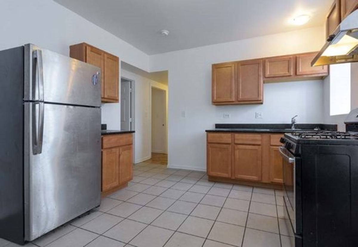 Apartment for rent at 2721 E 75th Place, Chicago, IL 60649