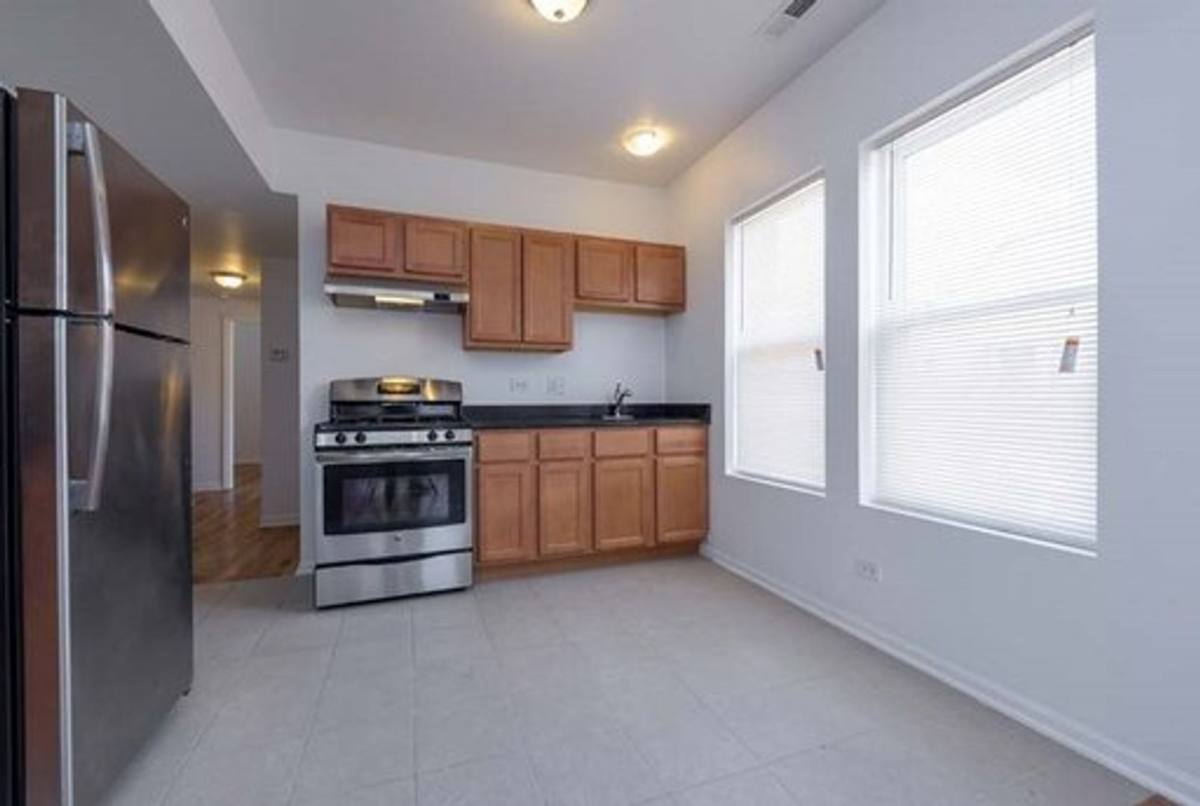 Apartment for rent at 2721 E 75th Place, Chicago, IL 60649