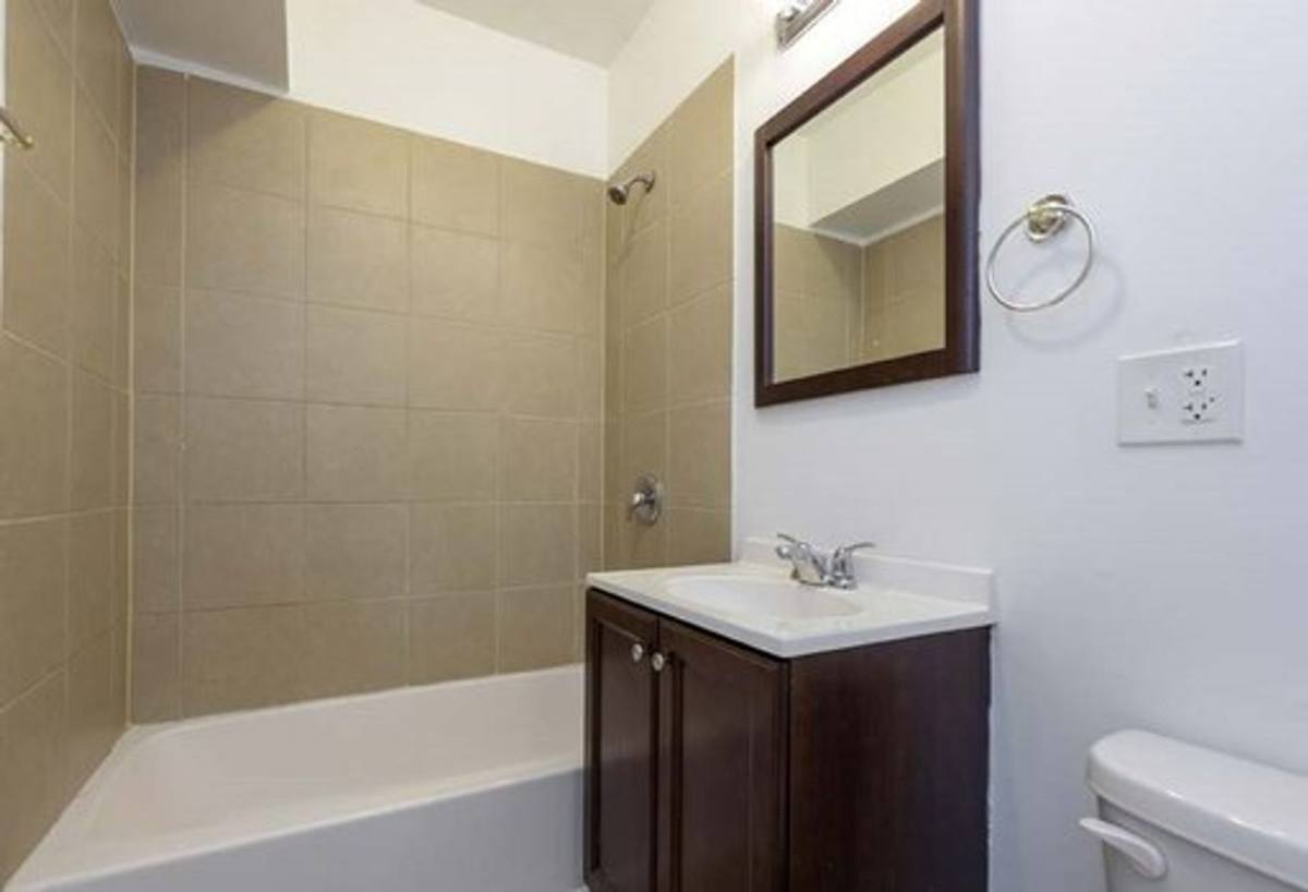 Apartment for rent at 2721 E 75th Place, Chicago, IL 60649