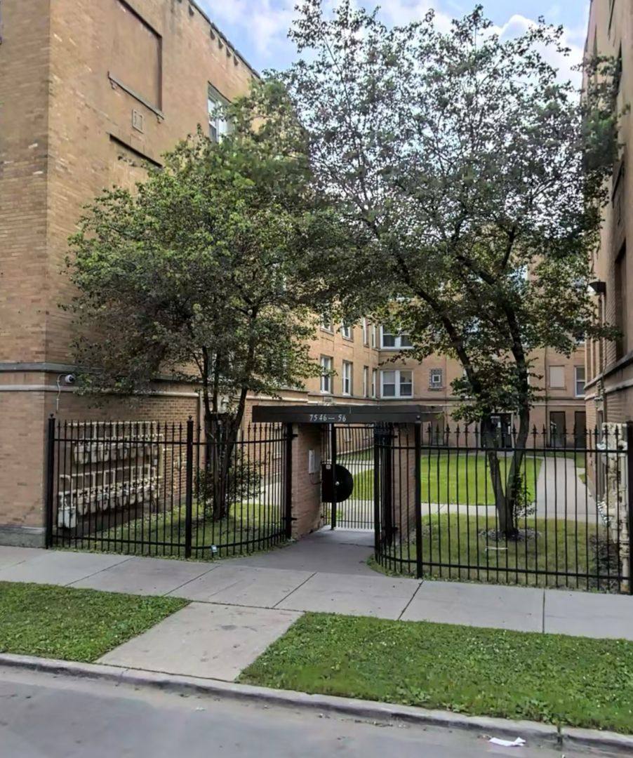 Apartment for rent at 2721 E 75th Place, Chicago, IL 60649