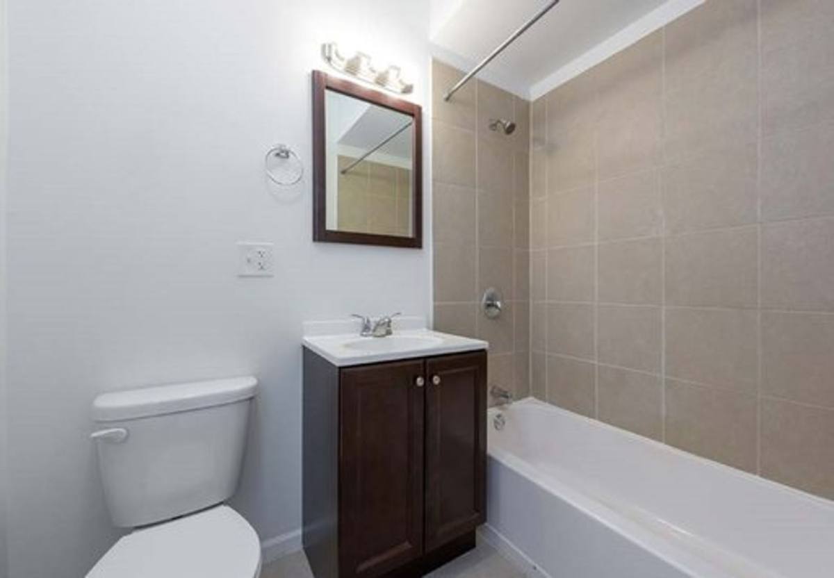 Apartment for rent at 2721 E 75th Place, Chicago, IL 60649