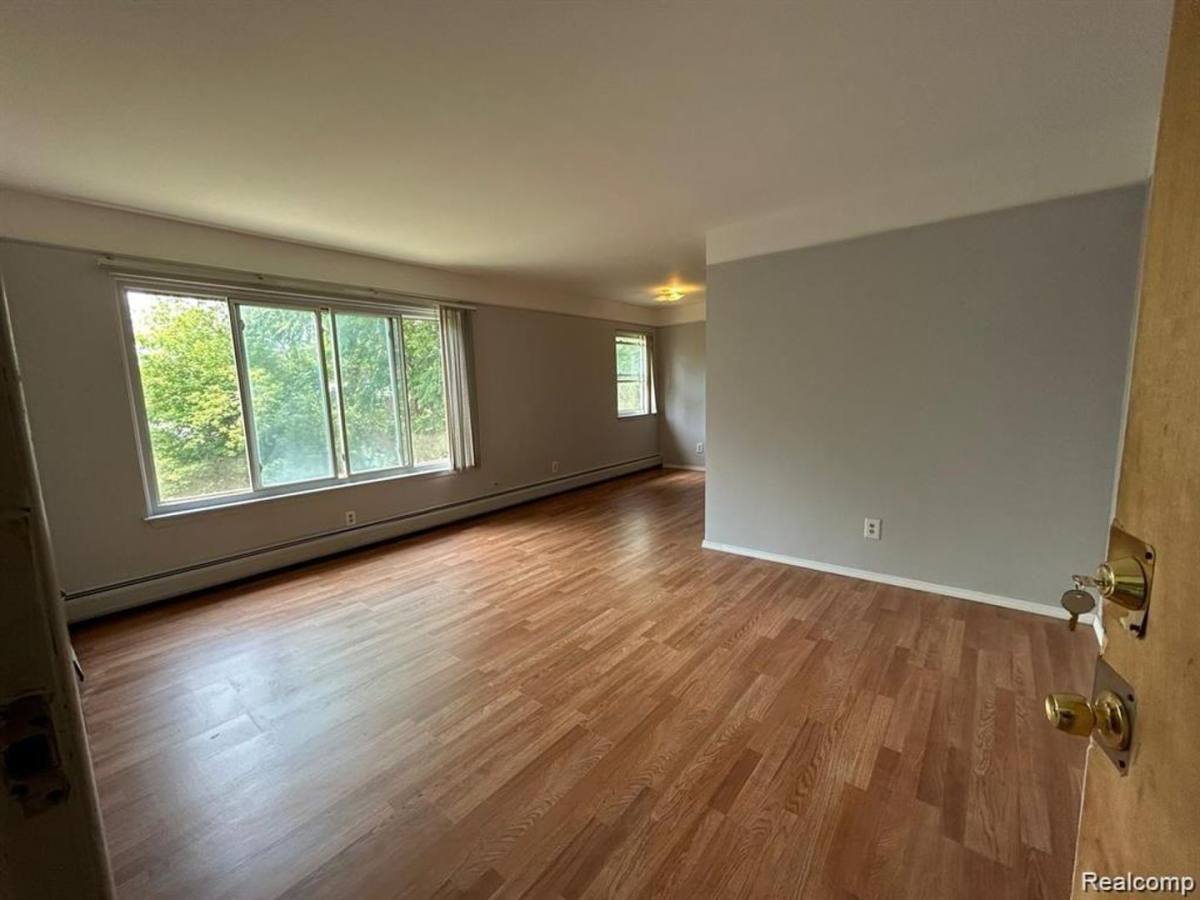 Apartment for rent at 16480 E 9 Mile, Eastpointe, MI 48021