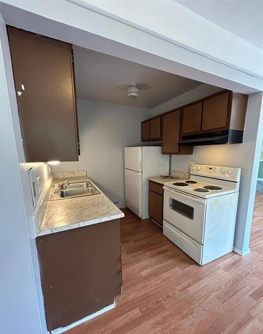 Apartment for rent at 16480 E 9 Mile, Eastpointe, MI 48021