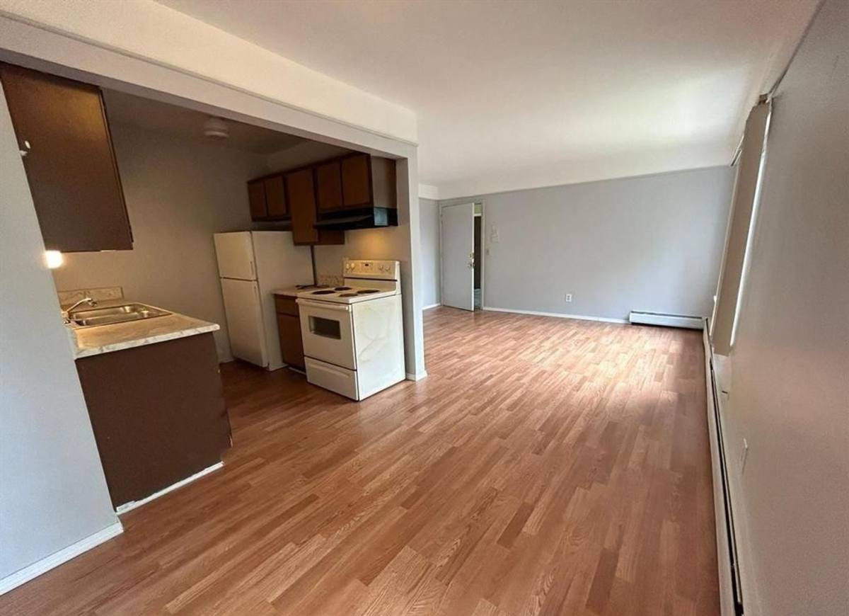 Apartment for rent at 16480 E 9 Mile, Eastpointe, MI 48021