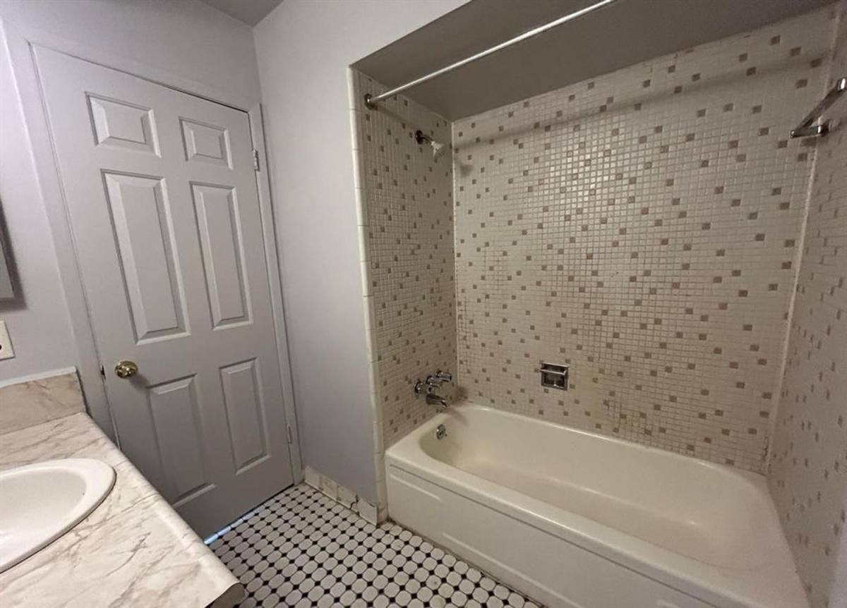 Apartment for rent at 16480 E 9 Mile, Eastpointe, MI 48021