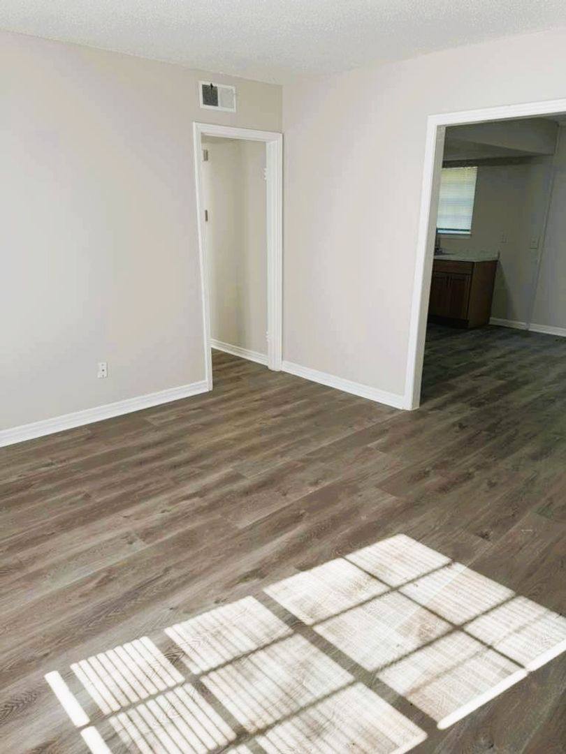 Apartment for rent at 1302 Navco Rd, Mobile, AL 36605