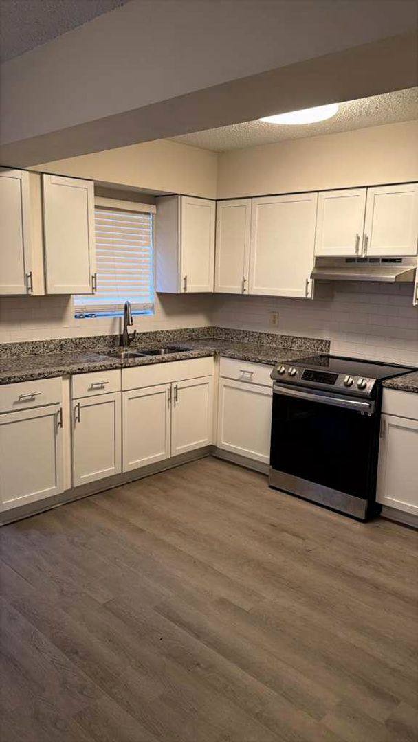 Apartment for rent at 1302 Navco Rd, Mobile, AL 36605