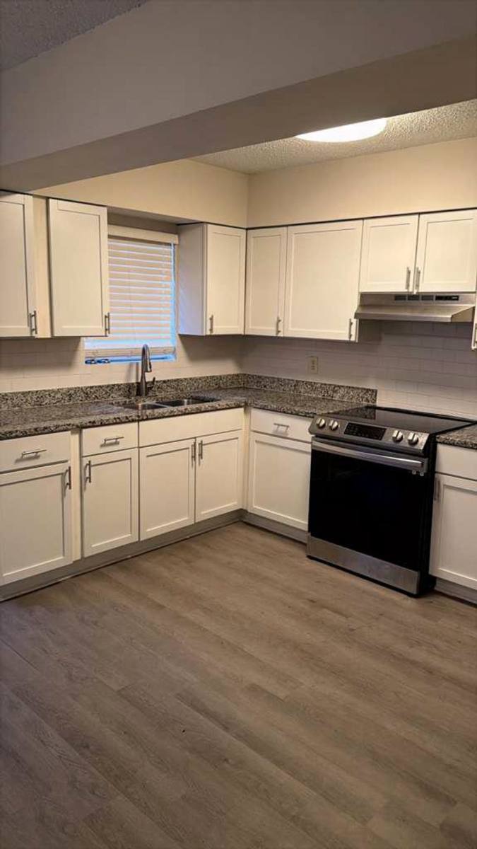 Apartment for rent at 1302 Navco Rd, Mobile, AL 36605