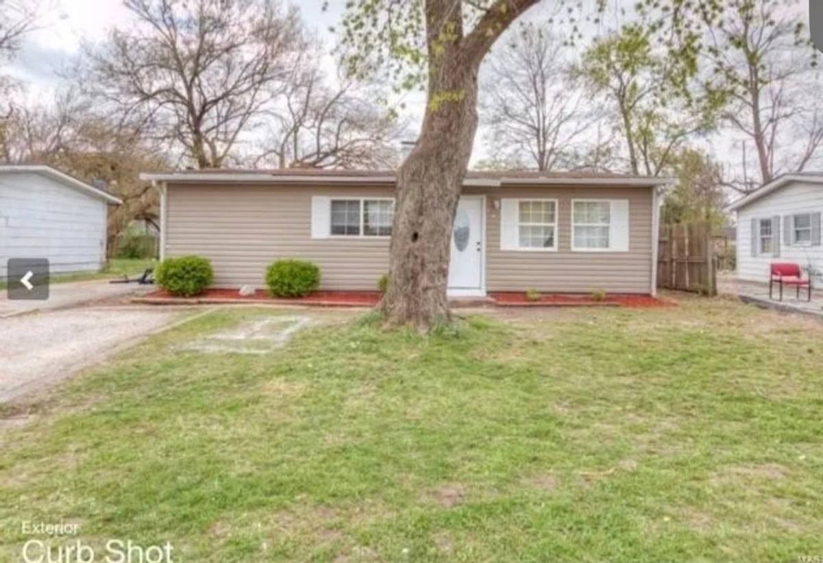 House for rent at 148 Saint James Lane, East Saint Louis, IL 62206