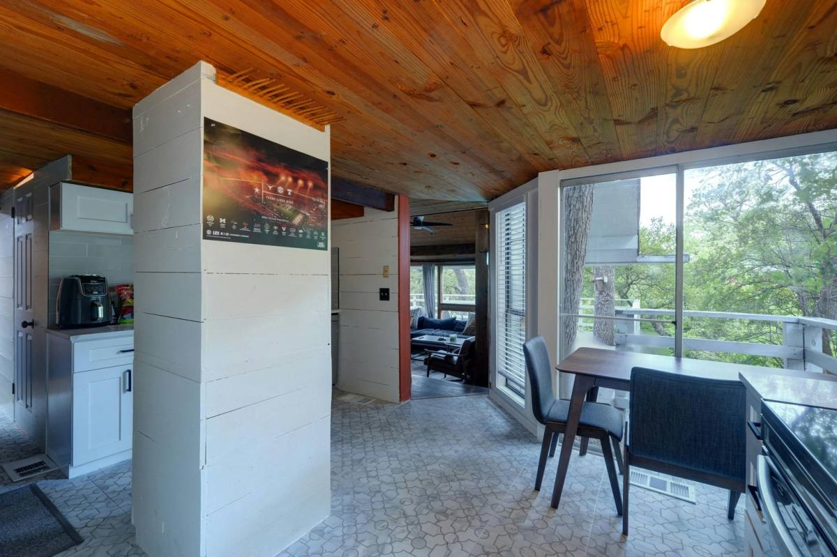 Townhouse for rent at 1902 David St, Austin, TX 78705