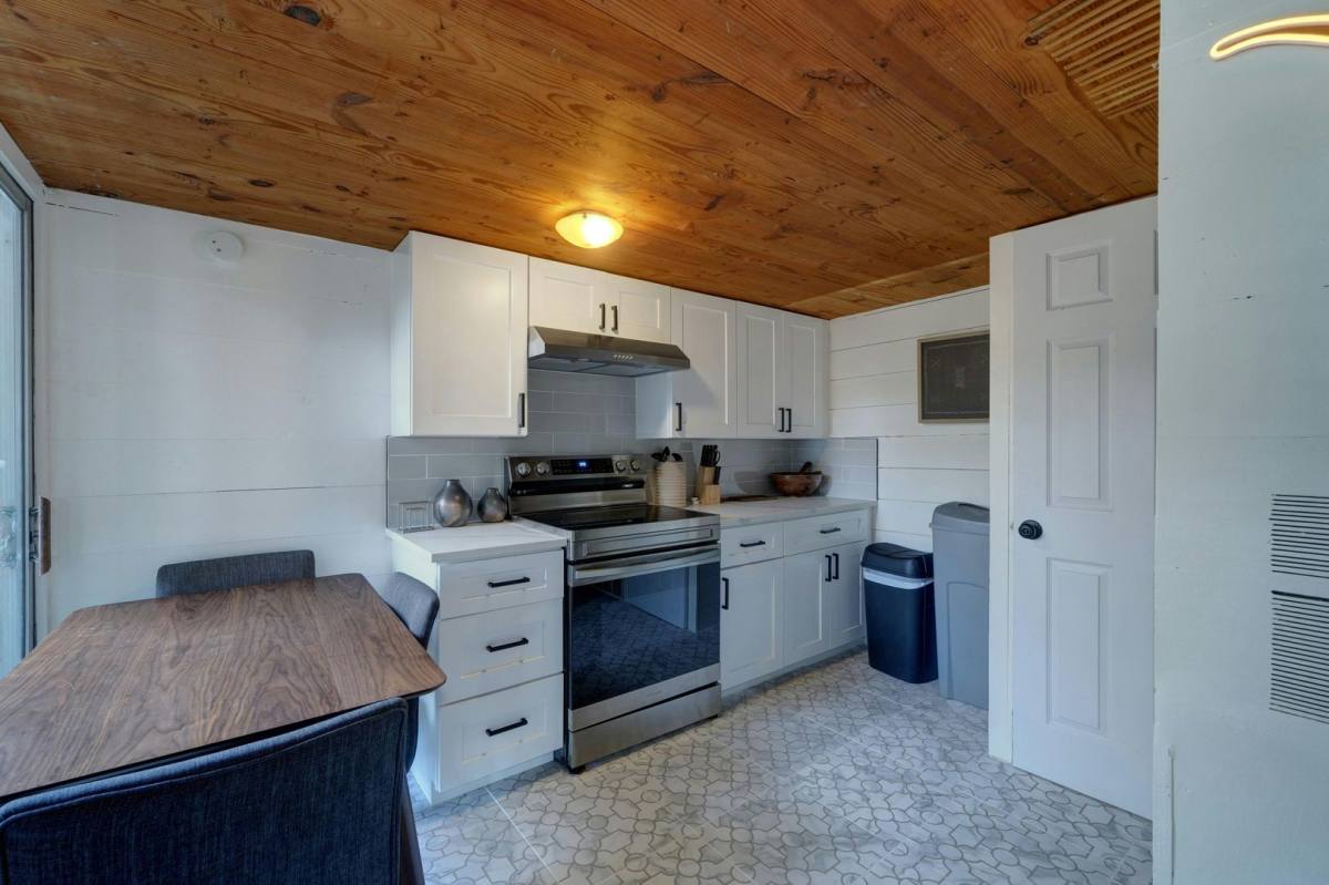 Townhouse for rent at 1902 David St, Austin, TX 78705