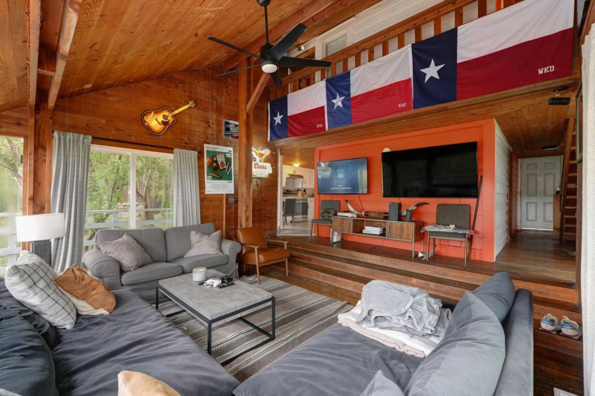 Townhouse for rent at 1902 David St, Austin, TX 78705