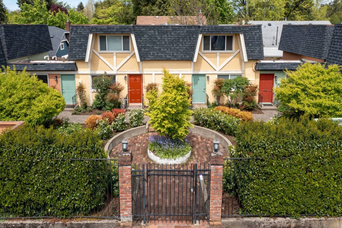 Townhouse for rent at 540 Polk St, Eugene, OR 97402