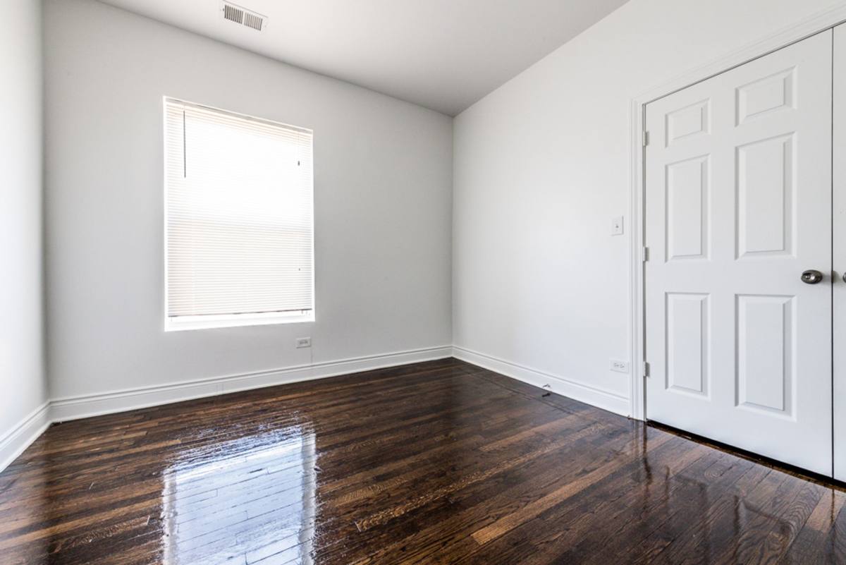 Apartment for rent at 1030 E 47th St, Chicago, IL 60653