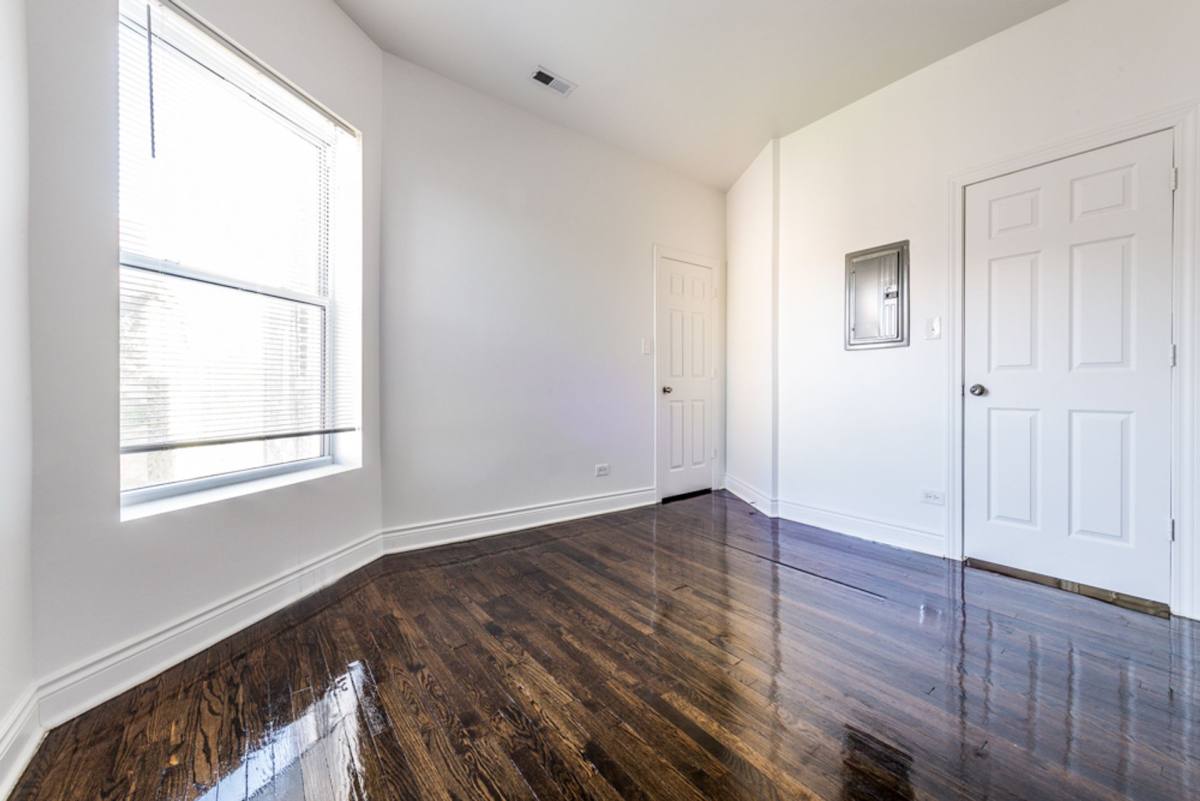 Apartment for rent at 1030 E 47th St, Chicago, IL 60653