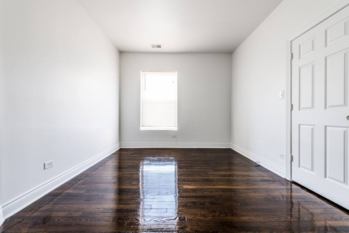 Apartment for rent at 1030 E 47th St, Chicago, IL 60653