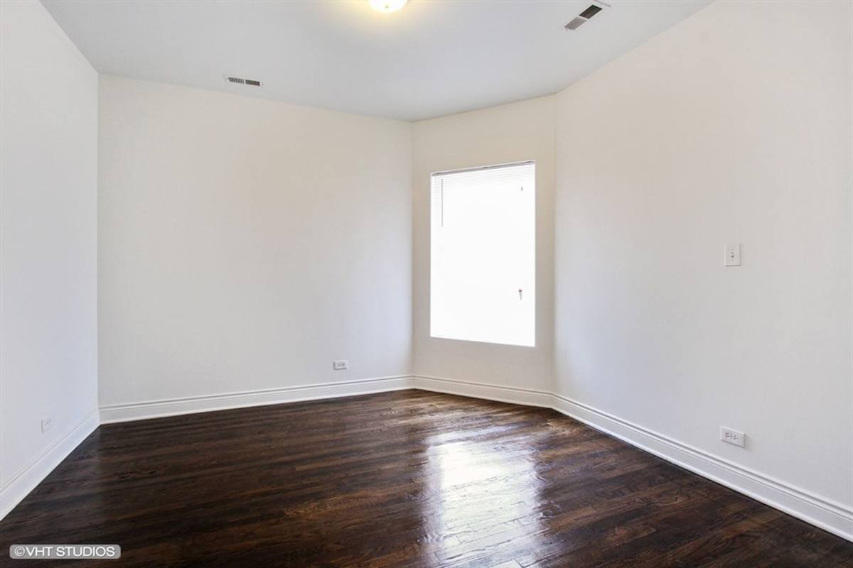 Apartment for rent at 1030 E 47th St, Chicago, IL 60653
