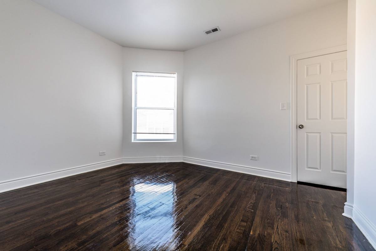Apartment for rent at 1030 E 47th St, Chicago, IL 60653