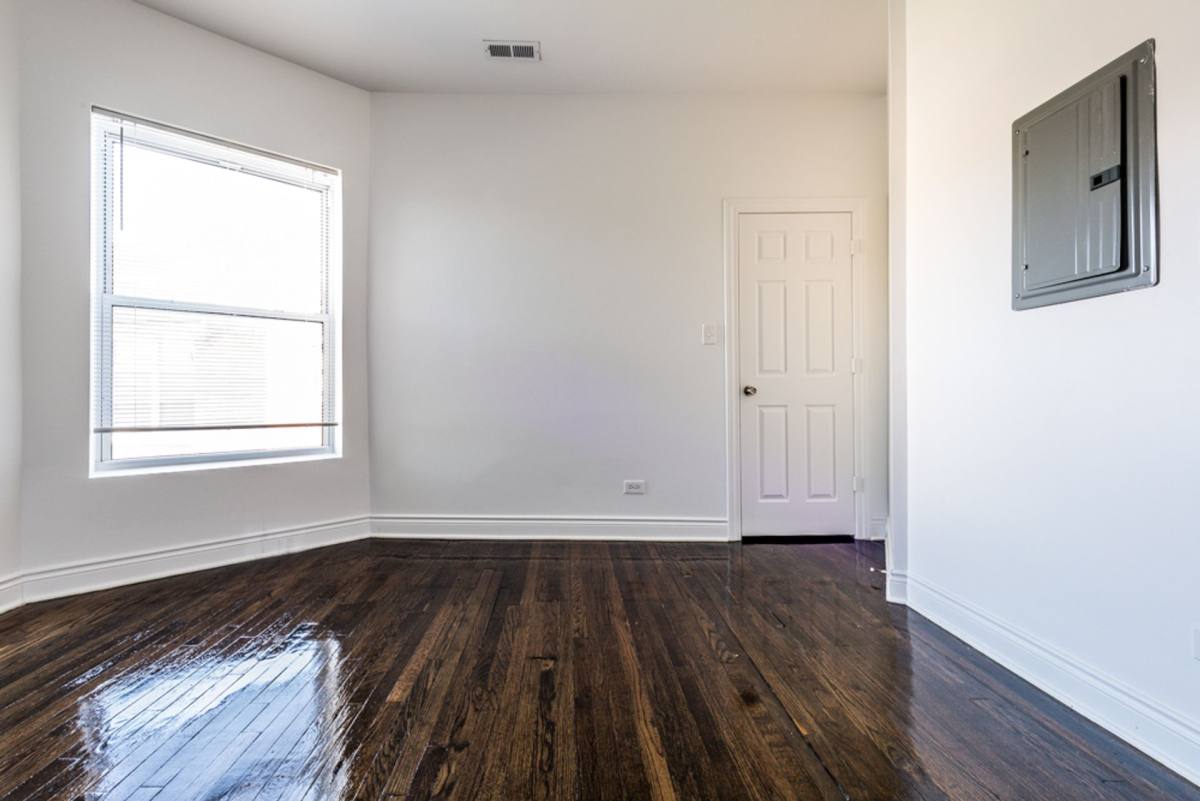Apartment for rent at 1030 E 47th St, Chicago, IL 60653