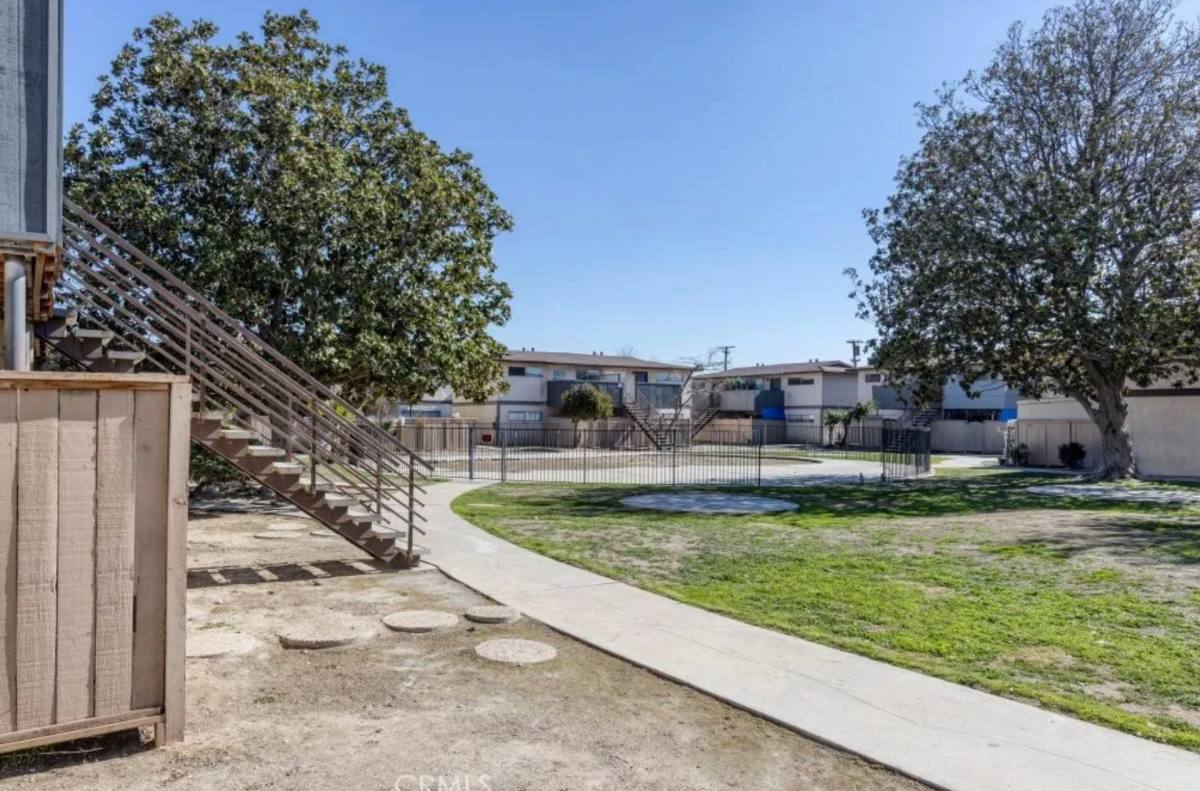 Apartment for rent at 420 S Real Rd, Bakersfield, CA 93304