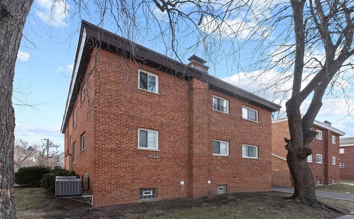 Apartment for rent at 722 - 731 Linden & Walnut, Waukegan, IL 60085