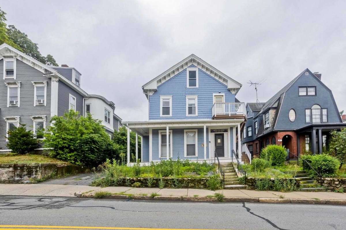 Apartment for rent at 78 Elm St, Worcester, MA 01609