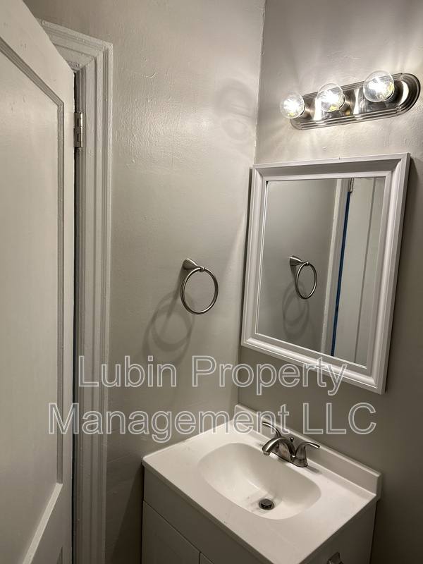 Apartment for rent at 2412 Forest Ave, Memphis, TN 38112
