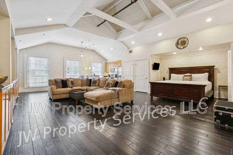 Condo for rent at 339 Corondelet St #4F, New Orleans, LA 70130