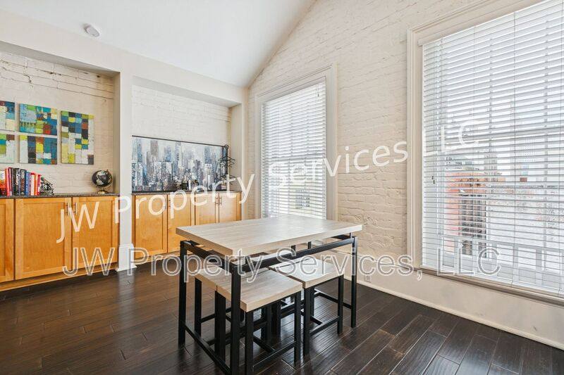 Condo for rent at 339 Corondelet St #4F, New Orleans, LA 70130