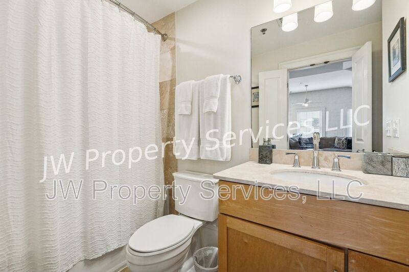 Condo for rent at 339 Corondelet St #4F, New Orleans, LA 70130