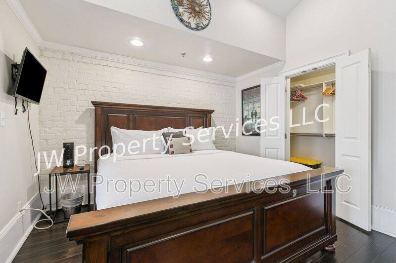 Condo for rent at 339 Corondelet St #4F, New Orleans, LA 70130