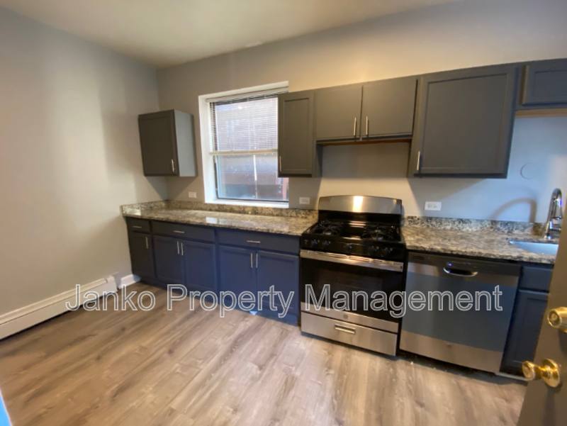 Apartment for rent at 5647 W Washington Blvd #3, Chicago, IL 60644