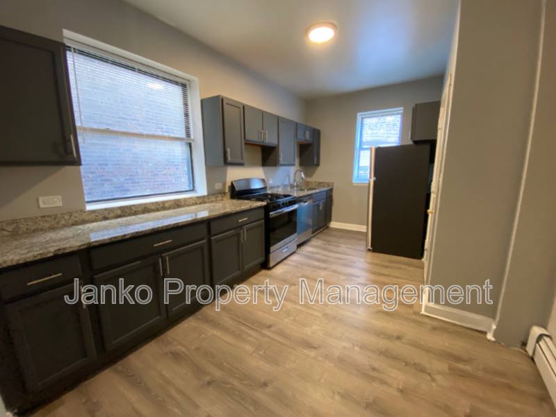 Apartment for rent at 5647 W Washington Blvd #3, Chicago, IL 60644