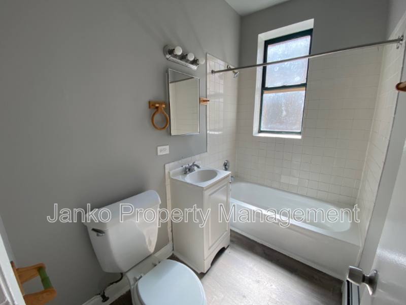 Apartment for rent at 5647 W Washington Blvd #3, Chicago, IL 60644