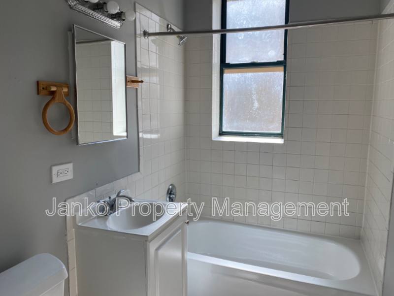 Apartment for rent at 5647 W Washington Blvd #3, Chicago, IL 60644