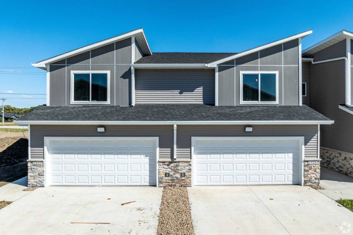 Apartment for rent at 2525 NW Gabus Lane, Grimes, IA 50111