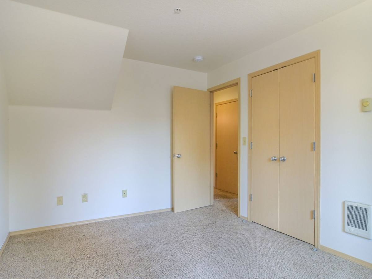 Apartment for rent at 460 E 14th Ave, Eugene, OR 97401