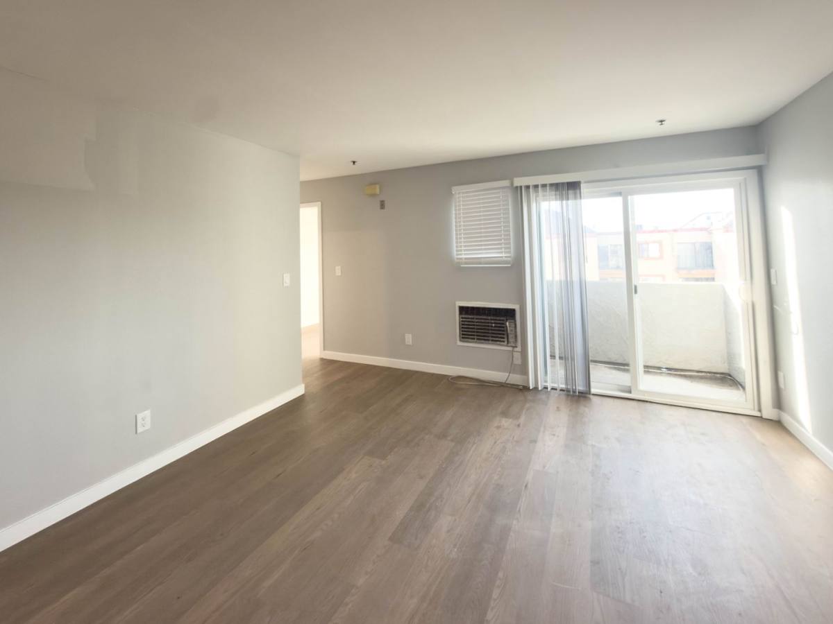 Apartment for rent at 1400 Venice Blvd, Venice, CA 90291