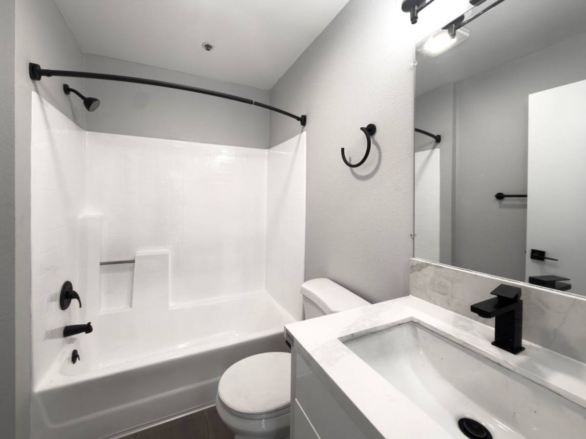 Apartment for rent at 1400 Venice Blvd, Venice, CA 90291