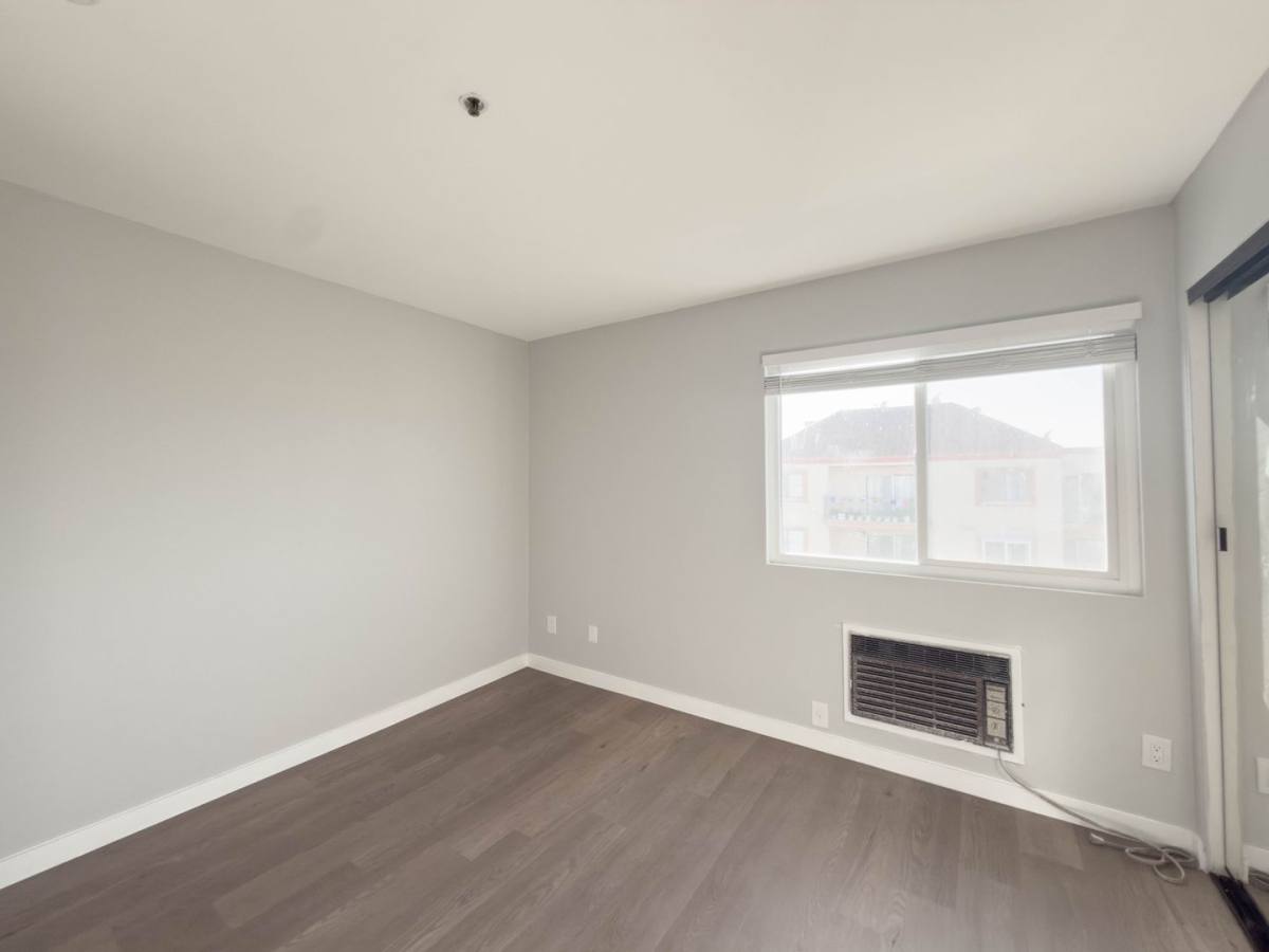 Apartment for rent at 1400 Venice Blvd, Venice, CA 90291