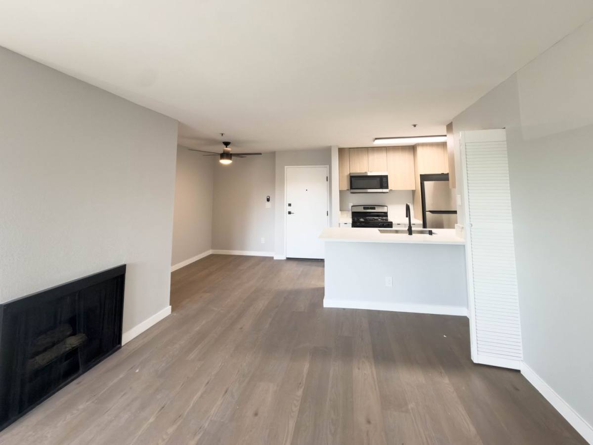 Apartment for rent at 1400 Venice Blvd, Venice, CA 90291