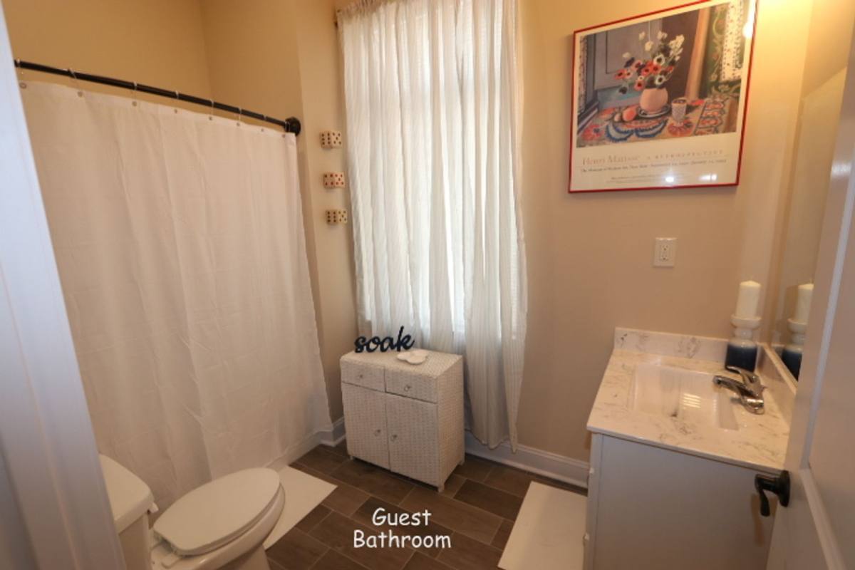 Apartment for rent at 1655 Madison Ave, Memphis, TN 38104