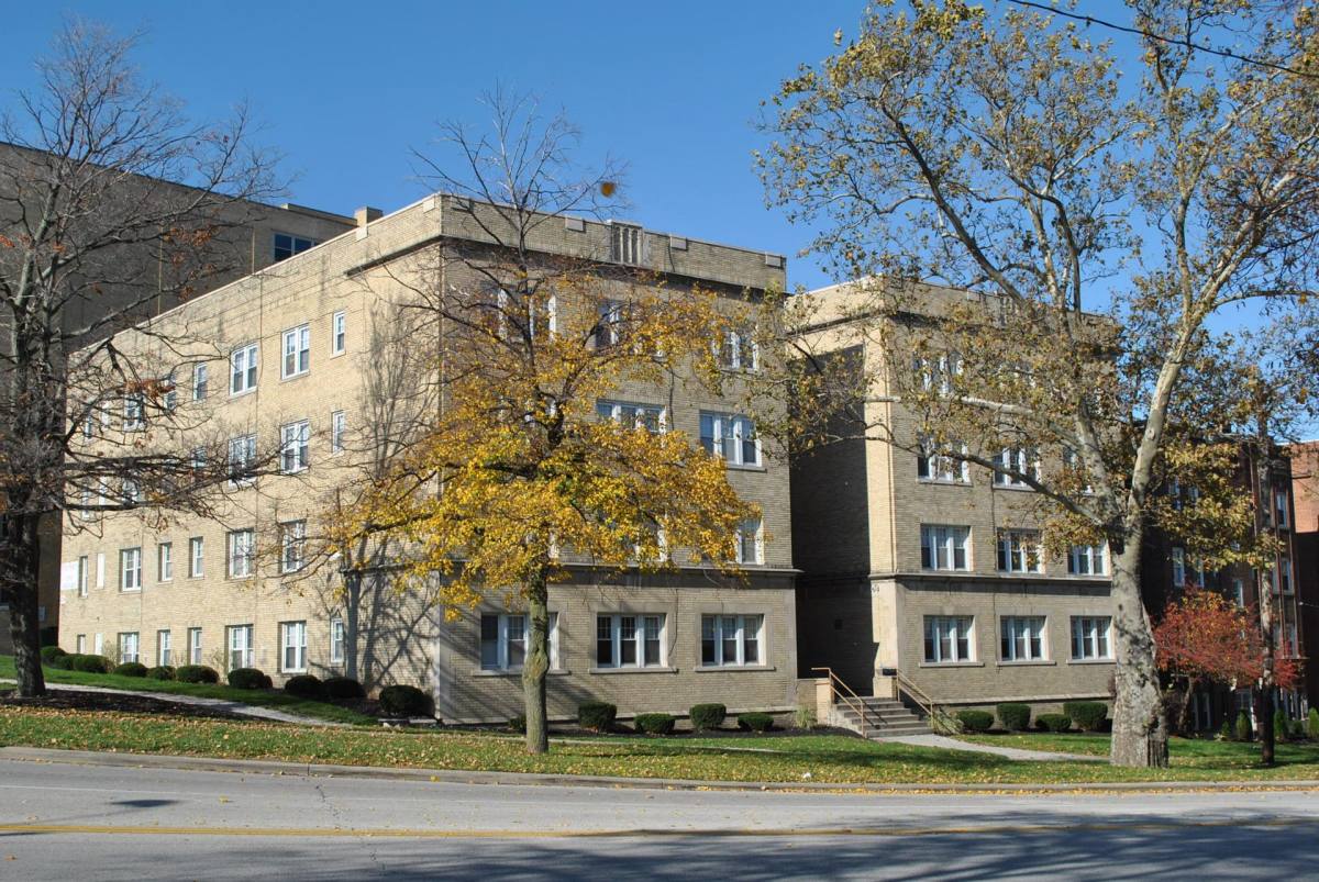Apartment for rent at 1374 W Blvd, Cleveland, OH 44102
