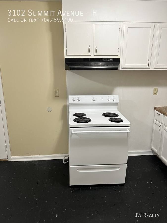 Apartment for rent at 3102 Summit Ave #H, Greensboro, NC 27405