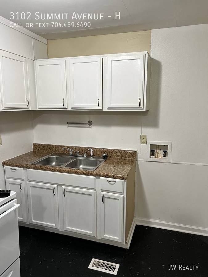 Apartment for rent at 3102 Summit Ave #H, Greensboro, NC 27405
