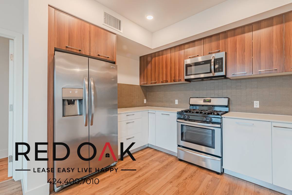 Condo for rent at 5727 La Mirada Ave #309, Los Angeles, CA 90038