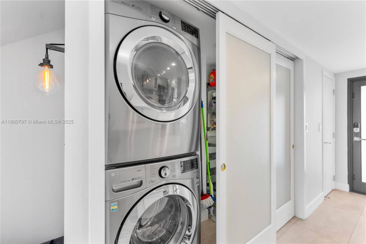 Townhouse for rent at 6901 Edgewater Dr #328, Miami, FL 33133
