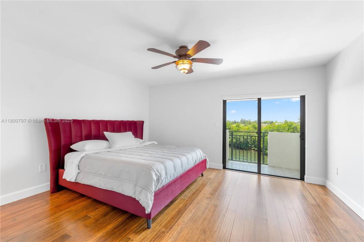 Townhouse for rent at 6901 Edgewater Dr #328, Miami, FL 33133